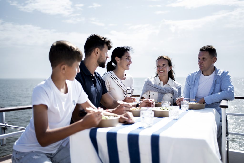 Plaukimas laivu su šeima – smagi pramoga!